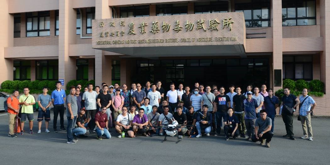 首批無人機代噴訓練學員合照，學員皆已取得傳統代噴證照。