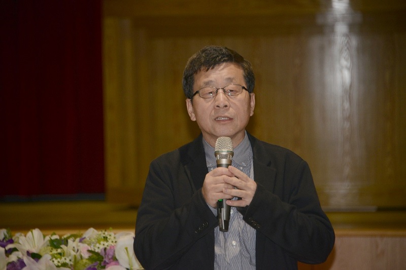 圖一、藥毒所何明勳副所長歡迎學員回娘家。