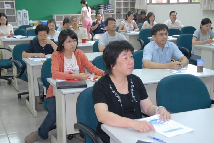 同仁聚精會神的學習及上機實際操作練習。