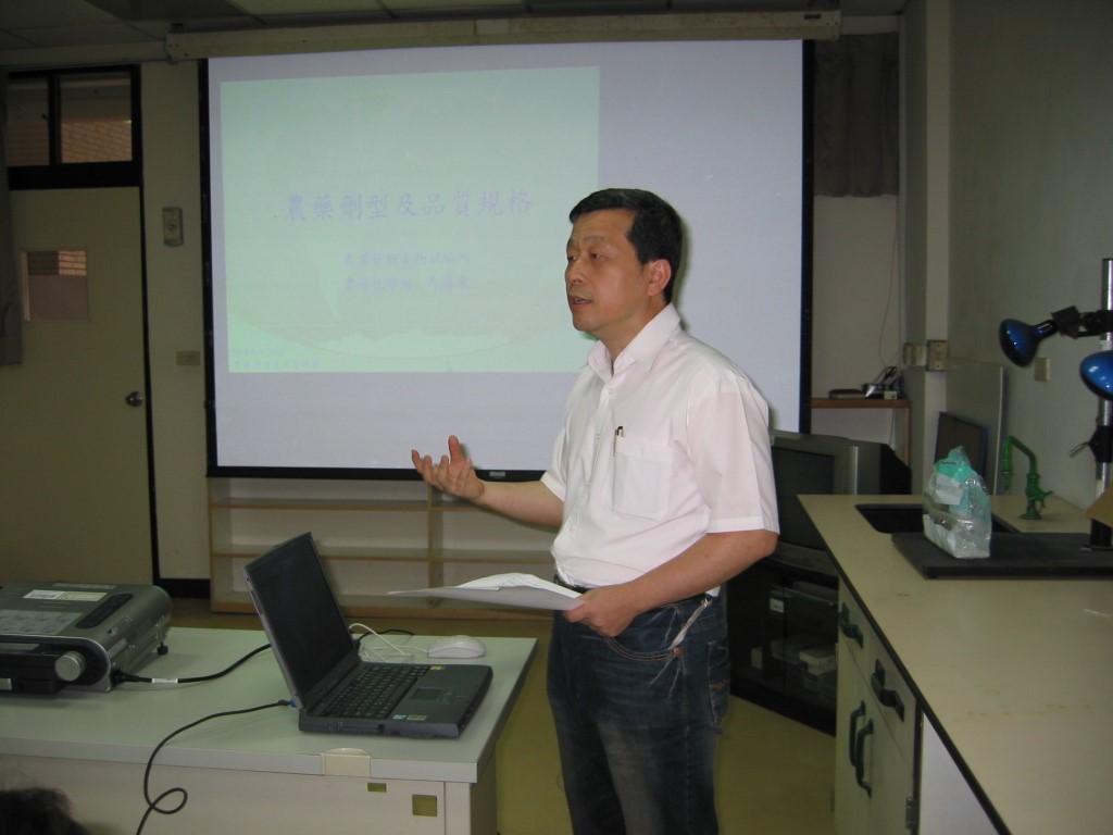 農藥化學組何明勳博士作簡報。