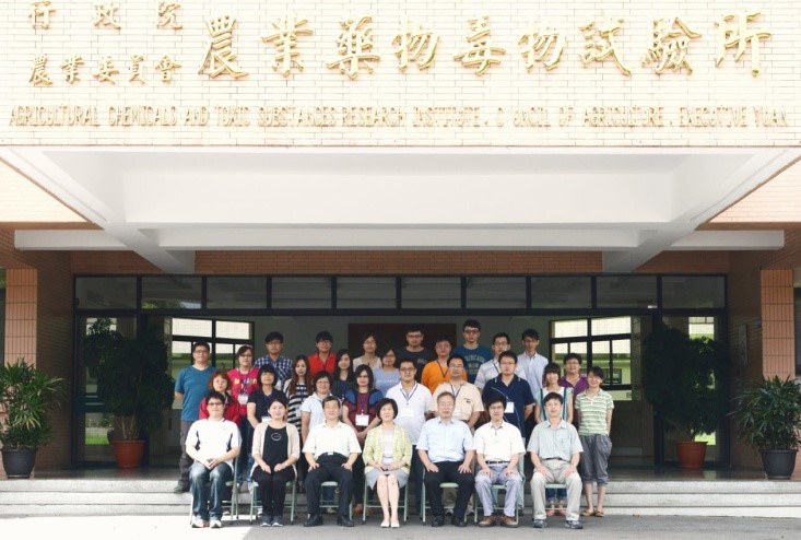 本所所長、講師群與學員合照。
