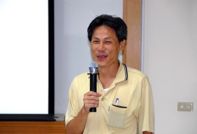 農藥化學組馮海東組長主持專題演講。