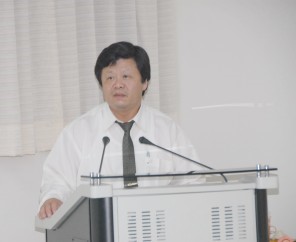 主講人蔡東纂教授。