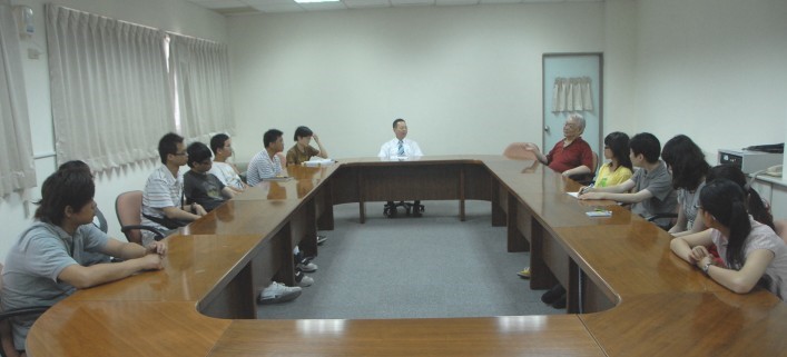 中興大學園藝系碩士班師生到所參訪。