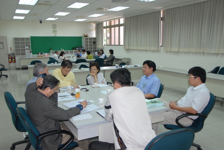 顧問與本所研發團隊分組討論