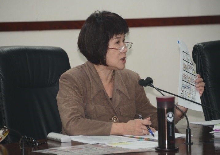 訓練班講師會議由費雯綺所長主持。