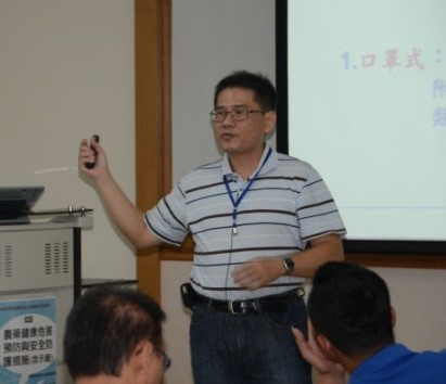 殘毒管制組李仁厚助理進行簡報講習