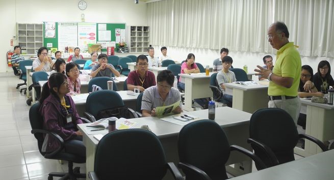 研習會講師張宗仁教授(右)。