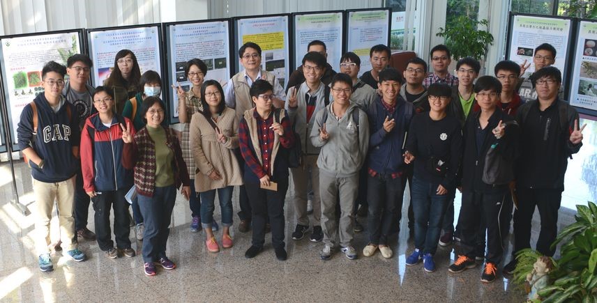 中興大學昆蟲系師生與本所同仁合影。