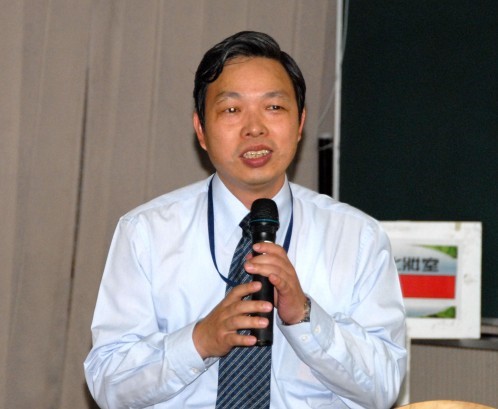 主講人嘉誠資訊公司陳良榮總經理。