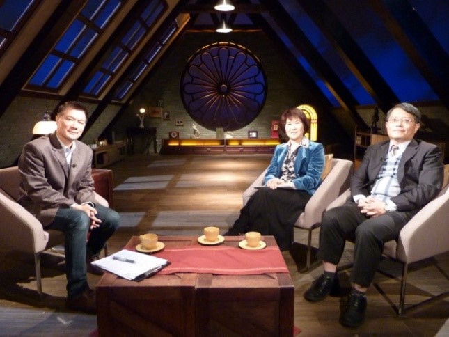 公視主題之夜邀請本所費雯綺所長參與座談。