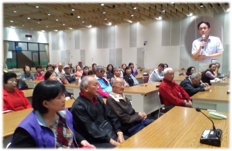 三灣鄉高接梨產銷班研習參訪，黃慶文副研究員擔任講師(右上)