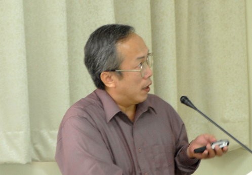 黃鎮華副研究員簡報「98-99年5次國際能力試驗經驗分享」。