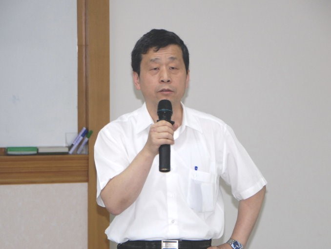 農藥化學組何明勳組長擔任主持人。