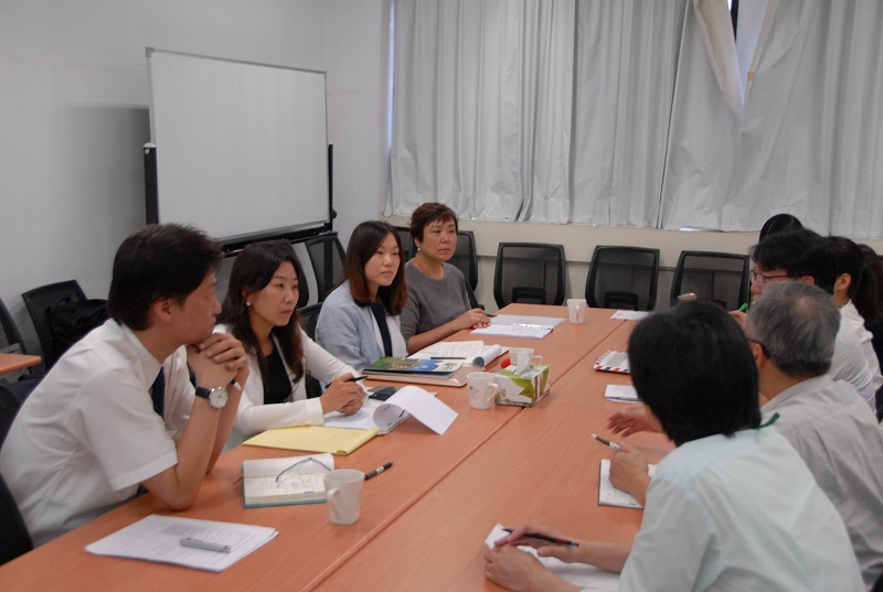 韓方食品醫藥品安全處查核官於實驗室現場查核情形