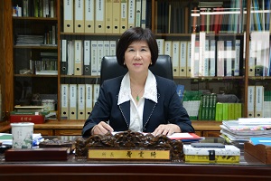 第六任首長 費雯綺所長