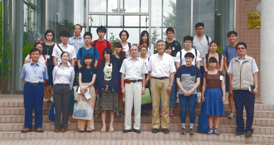 東京農業大學研習團師生與本所接待人員合影。