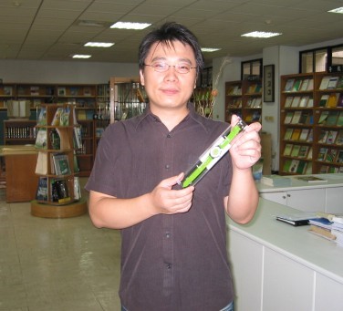 課後有獎徵答應用毒理組楊俊宏助理研究員獲得經典時尚手錶。