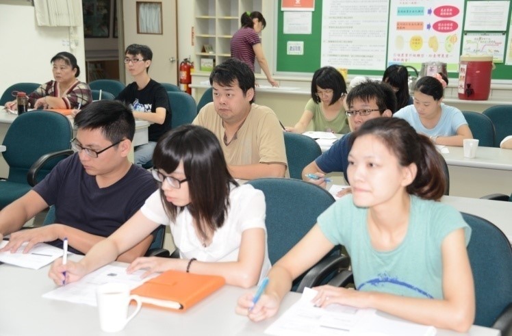 液相層析串聯質譜儀(LTQ)教育訓練，同仁認真學習。
