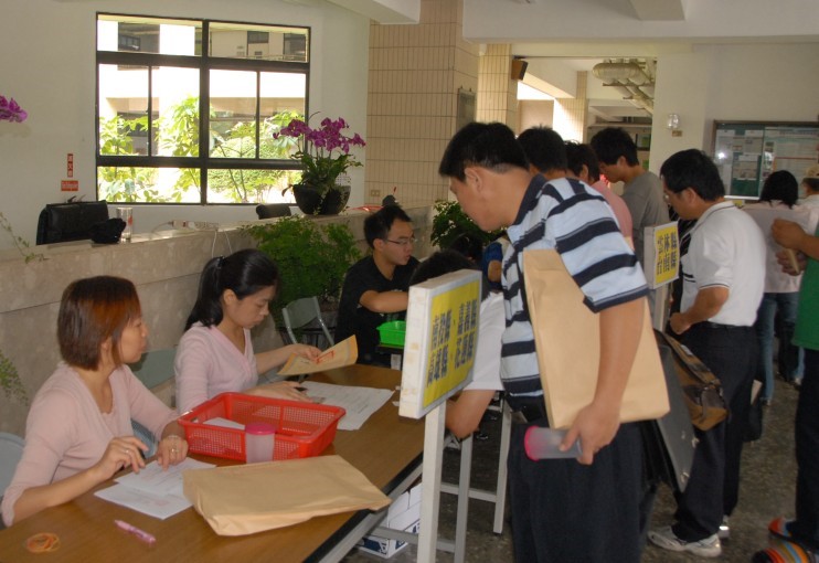辦理報到作業。