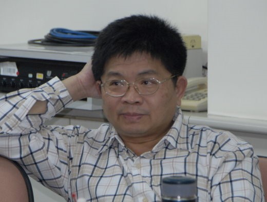技術服務組蔡勇勝組長接待來賓。