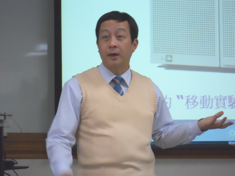 主講人李德仁博士。