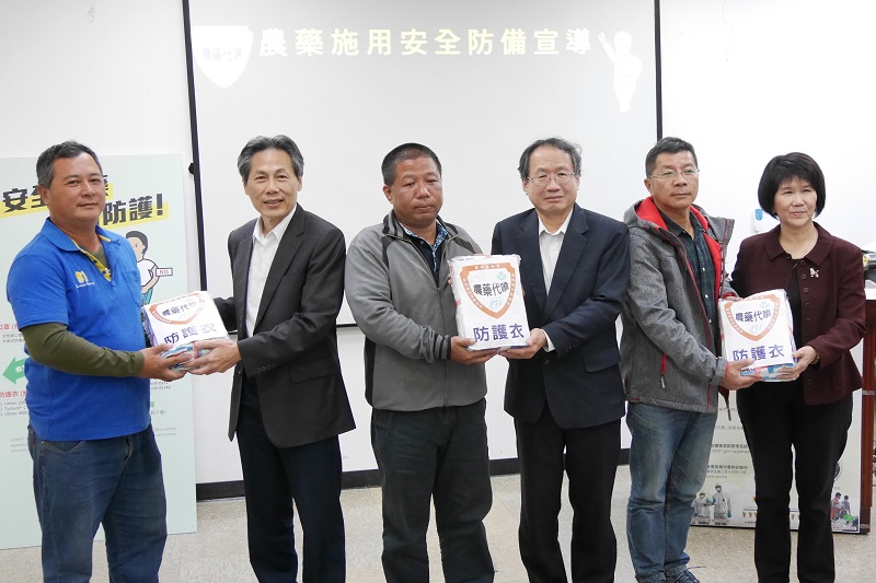 致贈防護衣合影