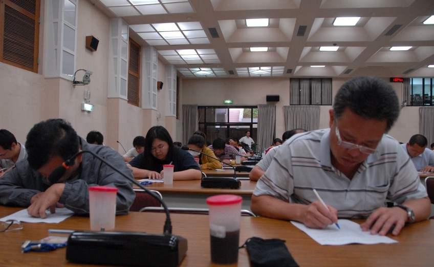 學員受訓期滿參加考試。
