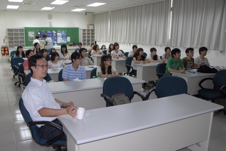 日本大學師生研習翦影。