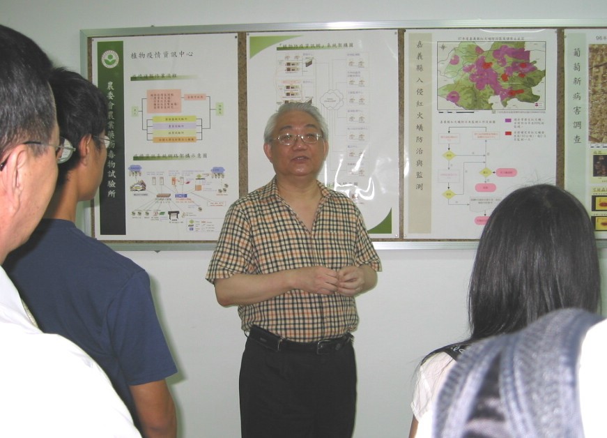 中興大學園藝所師生參觀植物疫情資訊中心。