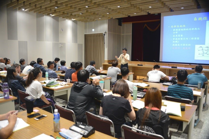 農藥管理人員資格訓練人數，每班約120人