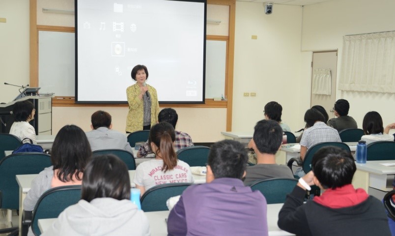 費雯綺所長接待中興大學師生。