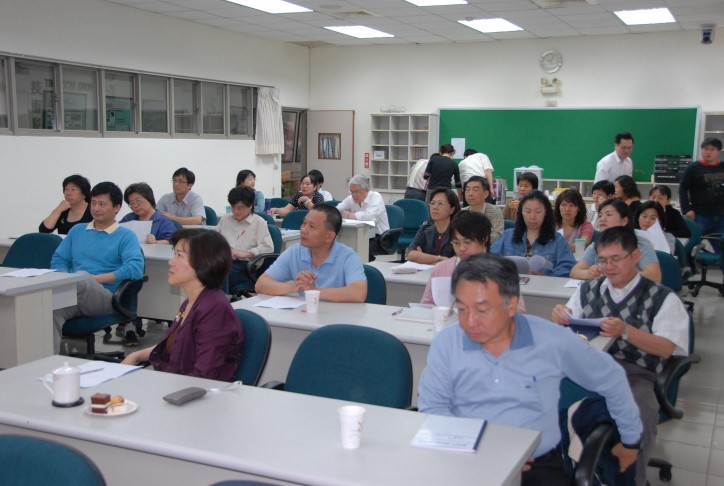 同仁歡喜聽受智慧法語。